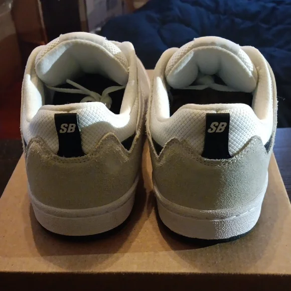 Nike SB Alleyoop Dunks White and Black Sneakers Mens 9 Womens 10.5 EUC - Picture 5 of 9